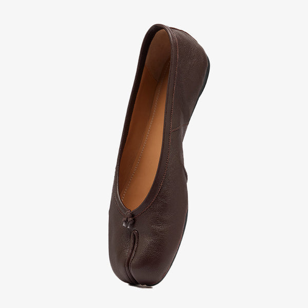 Elegant Split-Toe Ballet Flats in Tan Leather